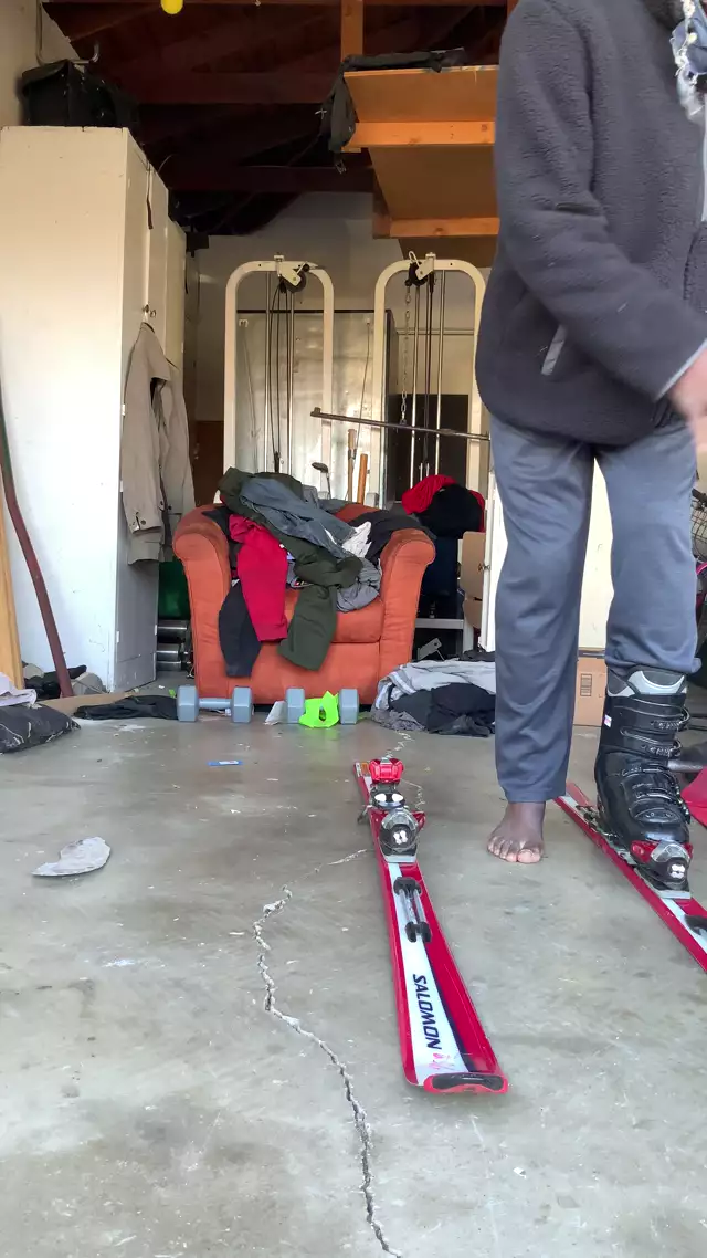 Ski boot demo piling