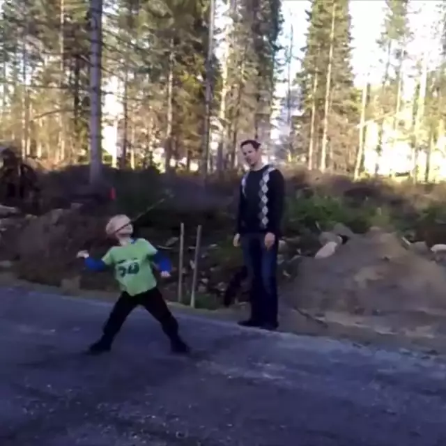 Young child scapula javelin
